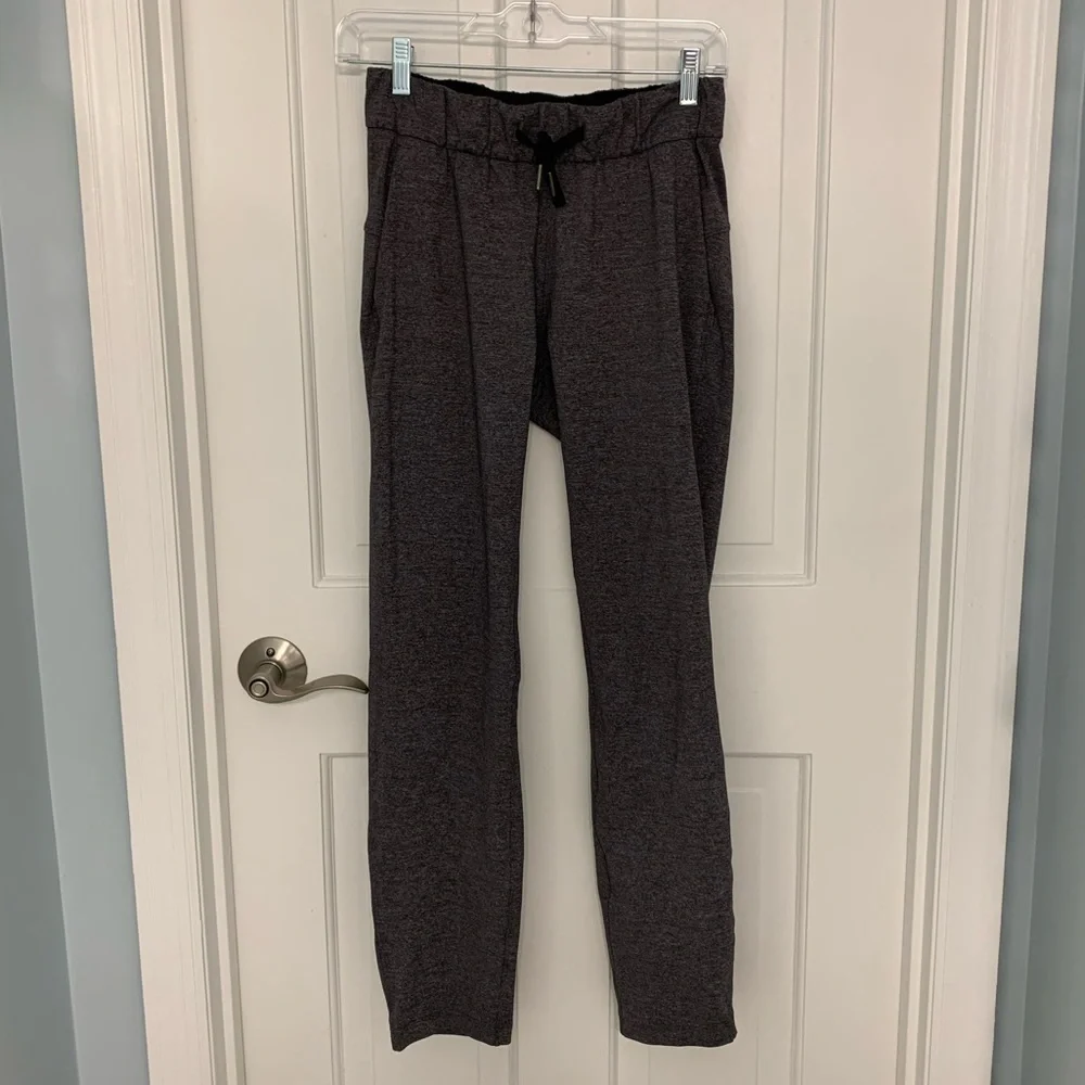 lululemon On The Fly Pant *28” - Heathered Black, 2, Full-On® Luxtreme - Picture 4 of 7
